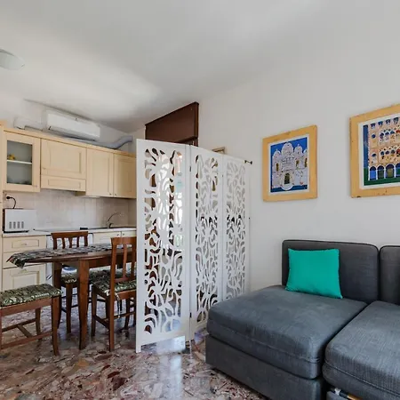 דירה Guesthost - Santa Lucia Station Lovely Flat! *