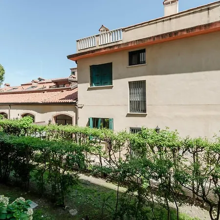 Guesthost - Santa Lucia Station Lovely Flat! * ונציה