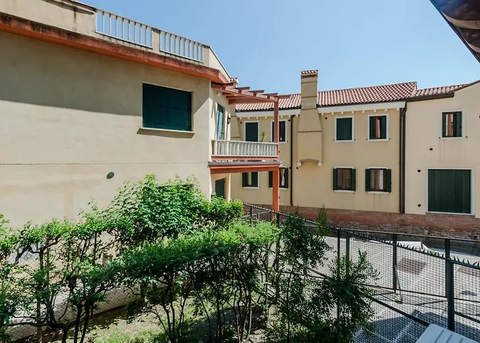 Guesthost - Santa Lucia Station Lovely Flat! Διαμέρισμα *