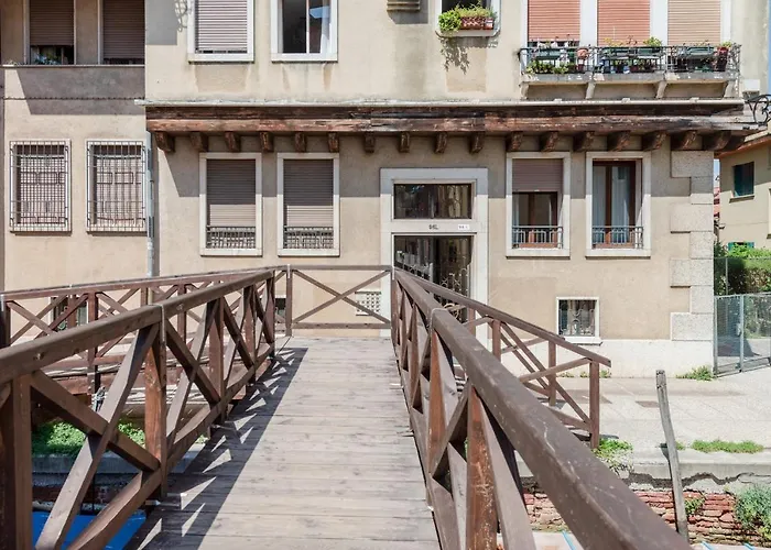 Guesthost - Santa Lucia Station Lovely Flat! * Βενετία