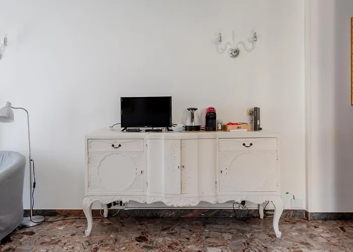 Guesthost - Santa Lucia Station Lovely Flat!