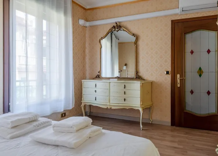 Guesthost - Santa Lucia Station Lovely Flat! * Βενετία