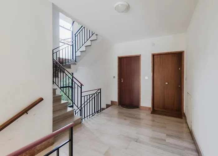 Guesthost - Santa Lucia Station Lovely Flat! Διαμέρισμα *